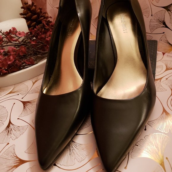 Nine West Black Leather Classic Heels Size 9M - Picture 1 of 11